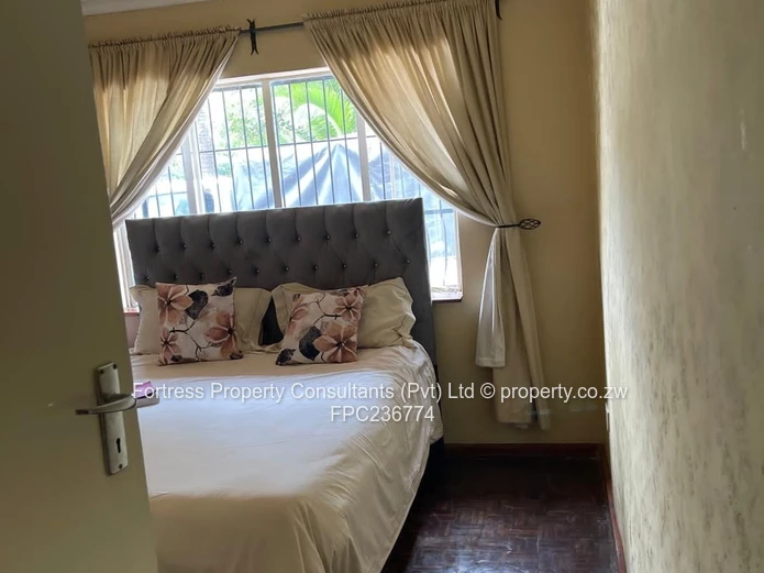Solid Golden Oldie – 5-Bedroom Double-Storey Home for Rent in The Grange 
