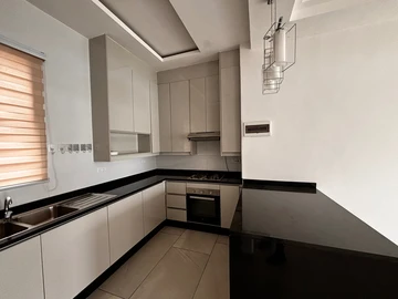 3 Bedroom Flat & Apartment