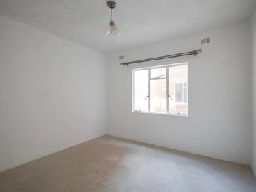 2 Bedroom Flat & Apartment