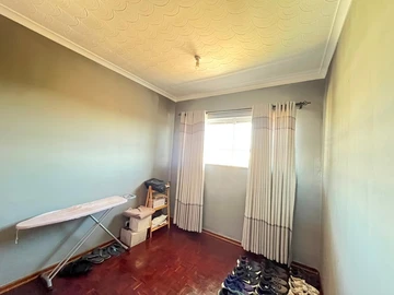 2 Bedroom Flat & Apartment