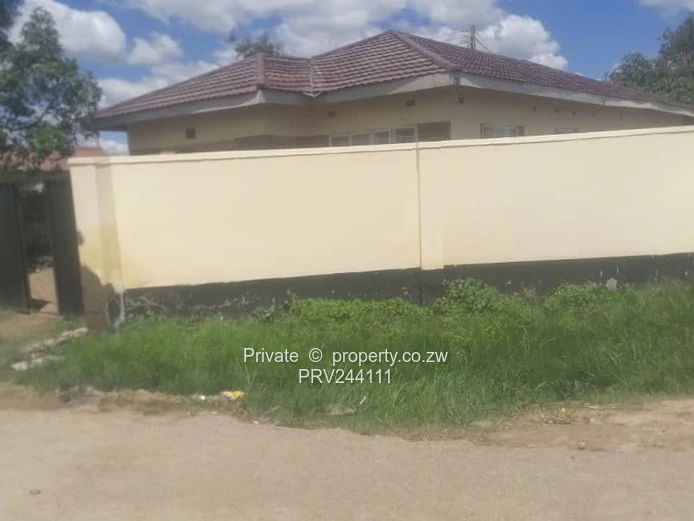 New 5-Bed Chitungwiza Home, Brick & Walled Yard, Fully serviced area (Sole Mandate)