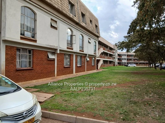 Well-Kept 2-Bedroom Ground Floor Unit with BIC's & Deeds in Eastview Gardens