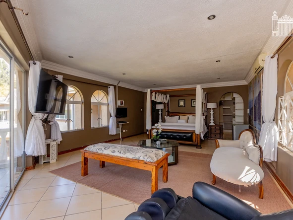 6 Bedroom House