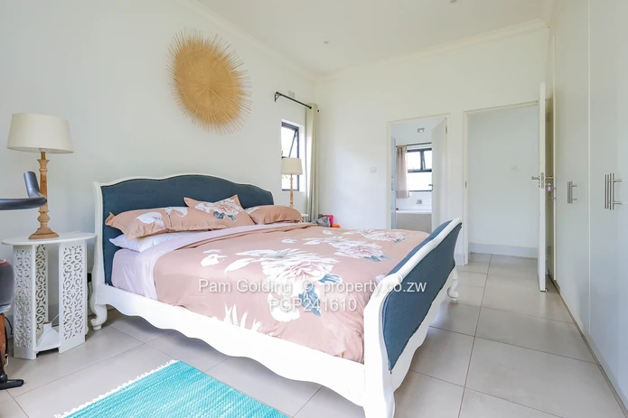 3 Bedroom Town House For Sale in Highlands