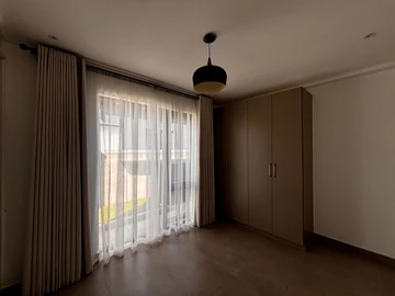 4 Bedroom Garden Flat