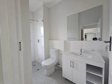 2 Bedroom Flat & Apartment