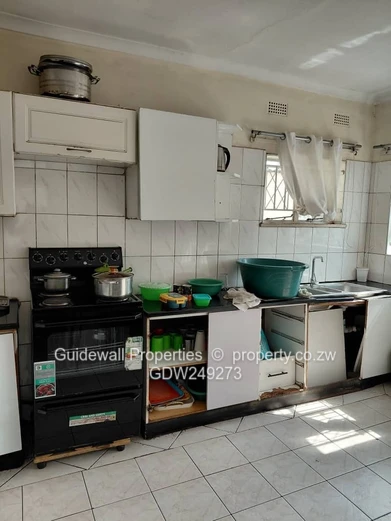 3 bed house for sale in Parktown  with deeds