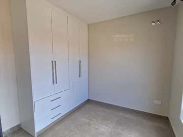 2 Bedroom Flat & Apartment
