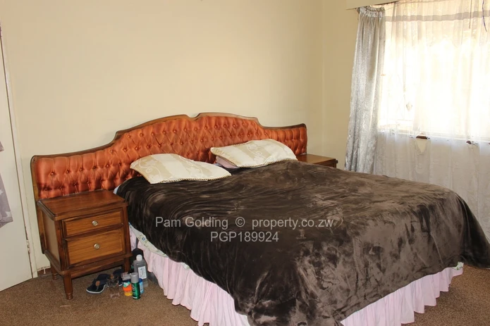 House for Sale in Queensdale. (Sole Mandate)