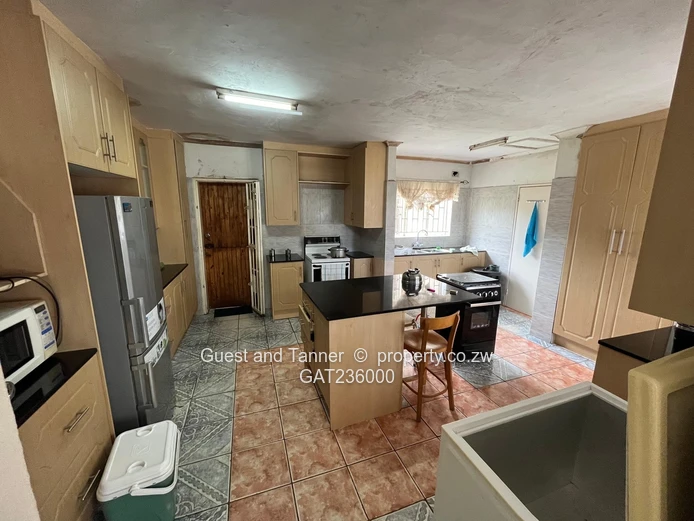 5 Bedroom House for Sale in Windsor Park Ruwa - With Deed of Transfer 