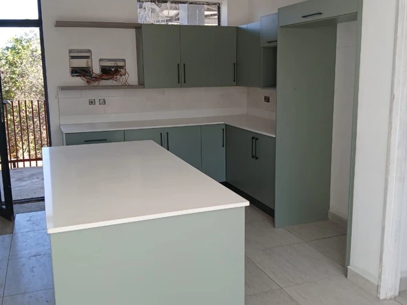 2 Bedroom Flat & Apartment