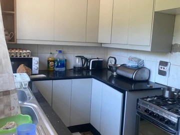 2 Bedroom Flat & Apartment