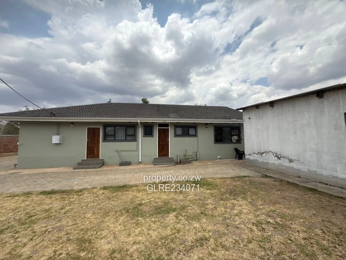 Shop to rent in Avondale West