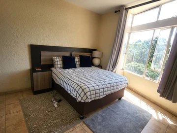 2 Bedroom Flat & Apartment