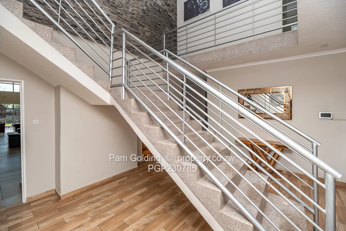 Luxury living home (Sole Mandate)