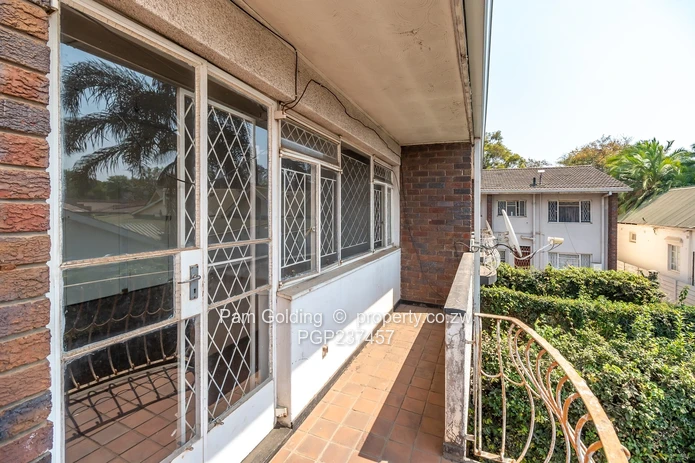 2 Bedroom Duplex with a garden (Sole Mandate)