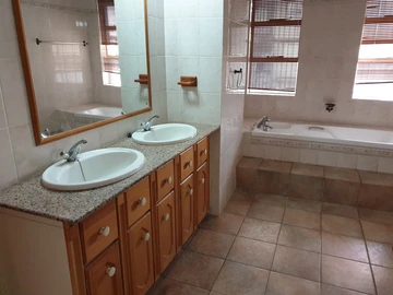 4 Bedroom Flat & Apartment