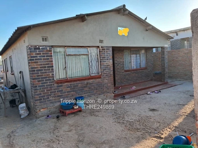 5-Bed Family Home with Walled Yard & Verandah in Chitungwiza