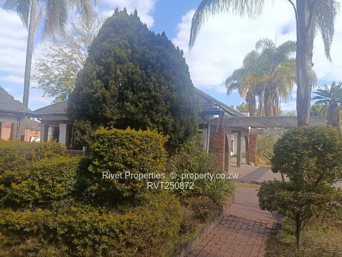 Spacious Highlands 5-Bed Home UNDER RENOVATION EXCELLENT LOCATION FOR ANYTHING (Sole Mandate)