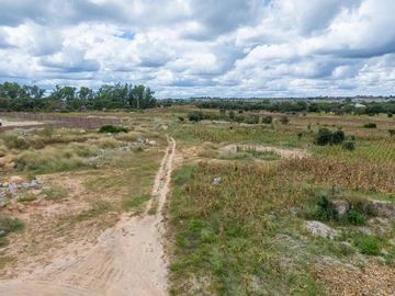 Commercial & Industrial Land