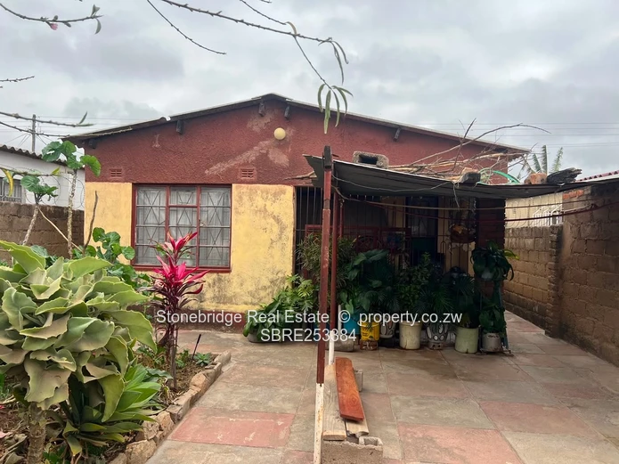 4 Bedroom House in Cowdray Park For Sale