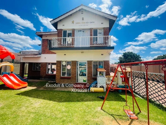 Spacious 5-Bedroom Double-Storey Home with Cottage and Double Garage