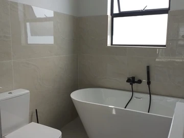 4 Bedroom Flat & Apartment