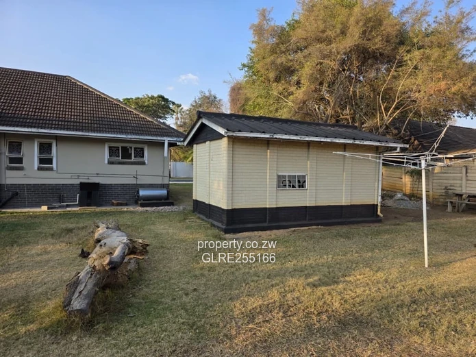 Emerald Hill: 3-Bed Walled Home with Verandah & Pool