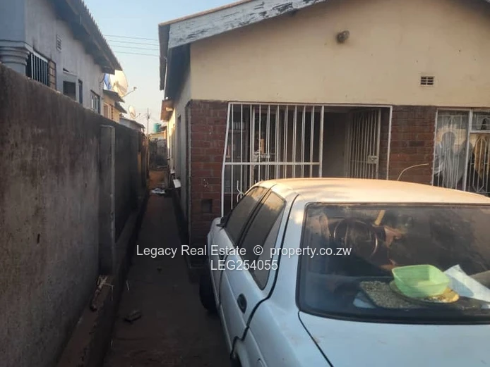 3-Bed Fixer on Main Road, Kuwadzana - Walled Yard (Sole Mandate)