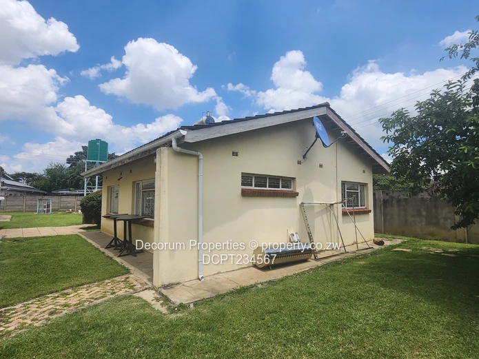 4-Bed Emerald Hill Home on 2030m² with Borehole & Driveway