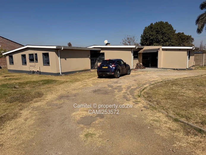 Spacious 3-bed Sunridge Home with Flatlet & Verandah