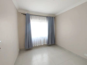 3 Bedroom Flat & Apartment