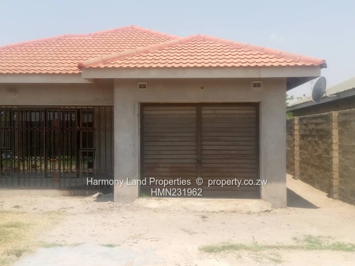 3 Bedroomed House To Let in Zengeza 4