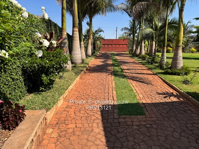 Beautiful Family Home Available For Let With 4 Bedrooms That Are Ensuite.