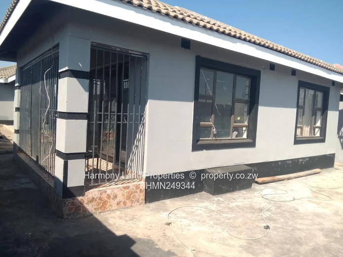 5 Bedroomed House to Let in Murisa park, Chitungwiza