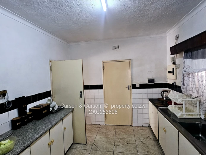 4 bedroomed house for sale in Queensdale