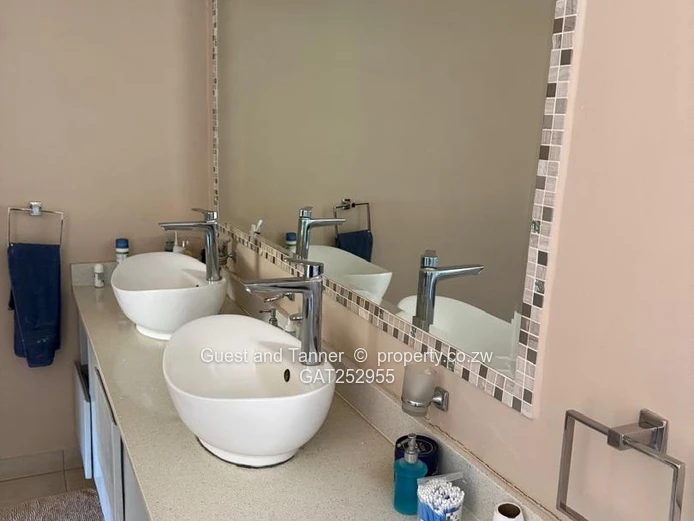 Luxury 4-Bedroom Family Home on 3,966m² – Highlands