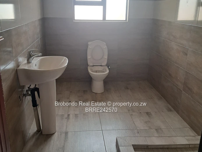 Discover this modern and luxury newly built property in Brookview for Sale! 