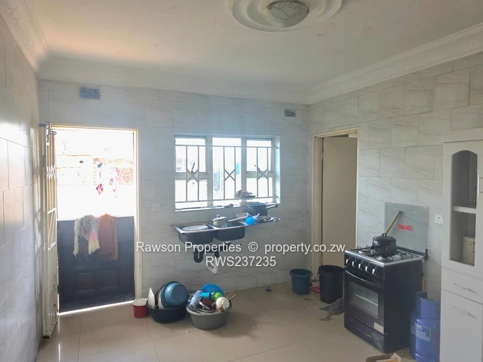 Neat as a pin! (Sole Mandate)