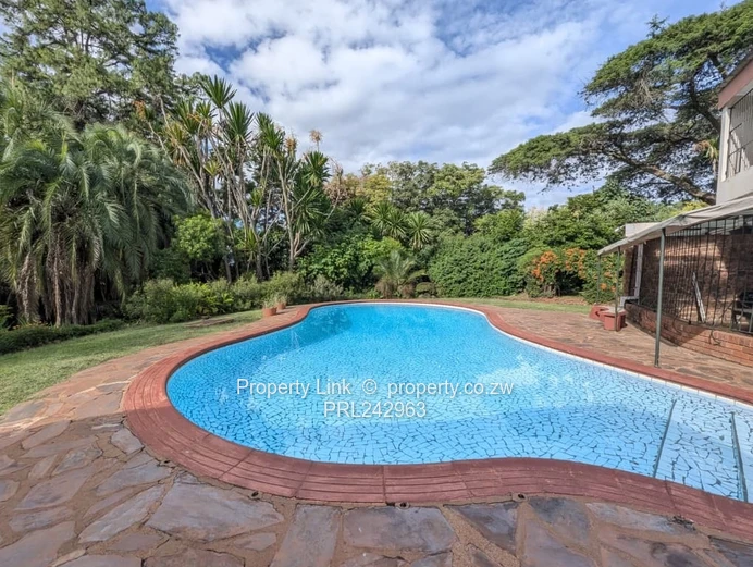 Family Sanctuary On Over An Acre (Sole Mandate)