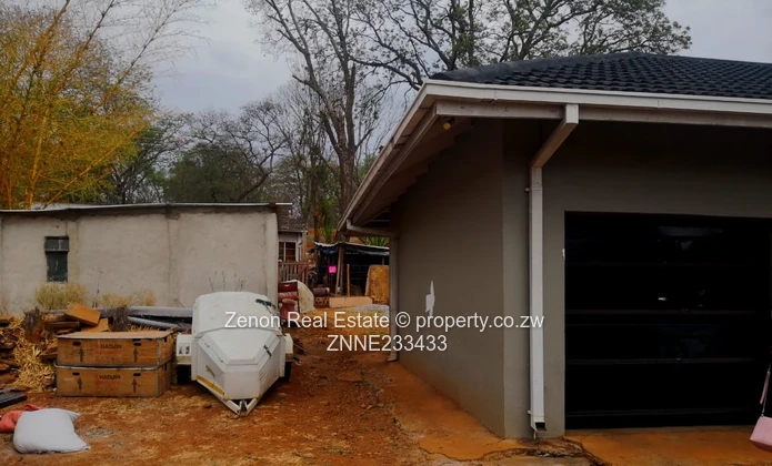 4bedroom house with main ensuite plus a self contained guest wing in Greystone park,4612sqm ,deed