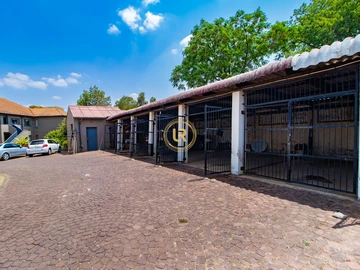 3 Bedroom Flat & Apartment