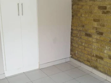 2 Bedroom Flat & Apartment