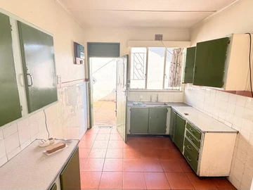 4 Bedroom Flat & Apartment