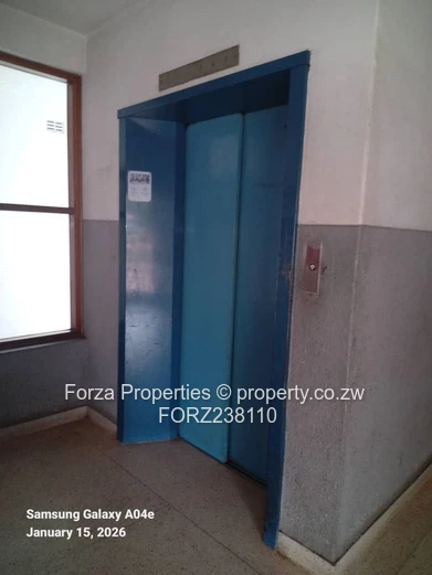 Modern 2-Bedroom Flat to Let