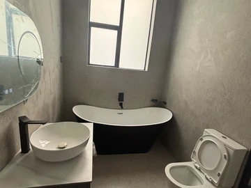 4 Bedroom Flat & Apartment