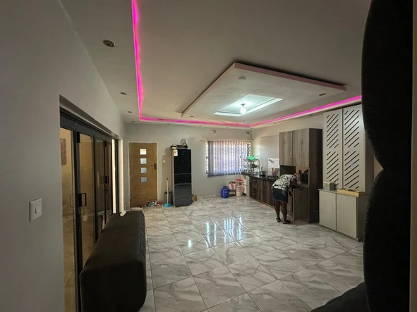6 Bedroom House