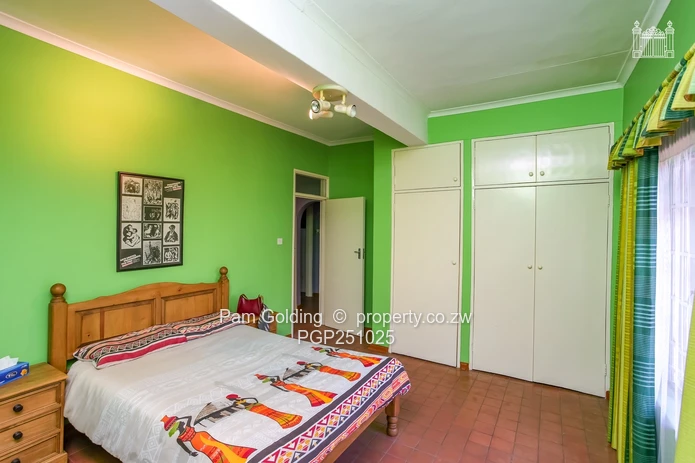 Charming Duplex Glen Lorne Apartment!!!