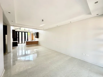 4 Bedroom Flat & Apartment