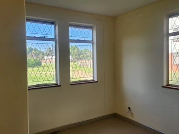 2 Bedroom Flat & Apartment